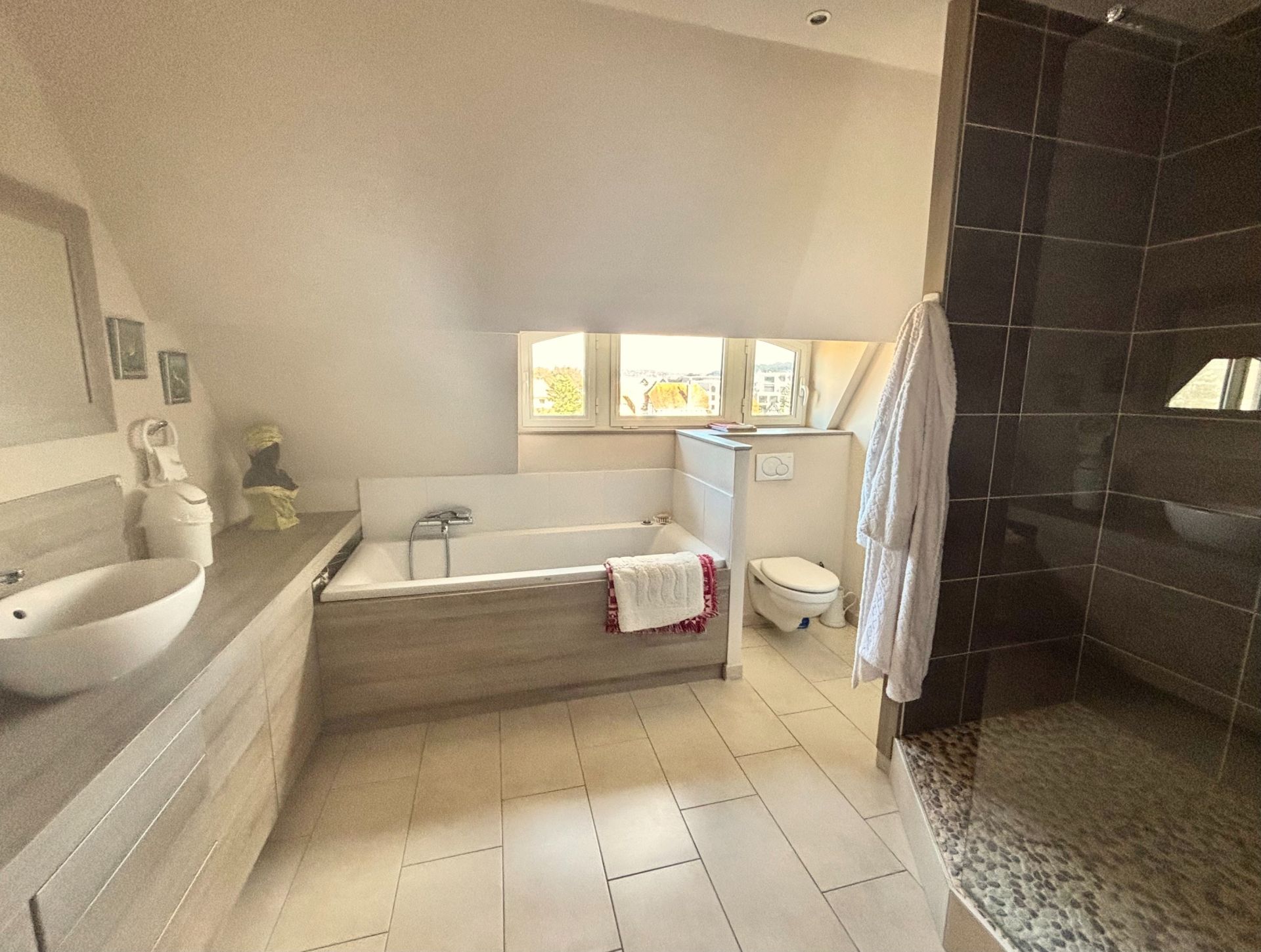 apartment 5 Rooms for sale on BENERVILLE SUR MER (14910)