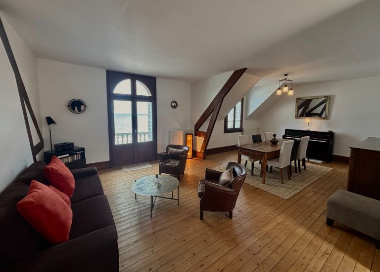 apartment 6 Rooms for sale on VILLERS SUR MER (14640)