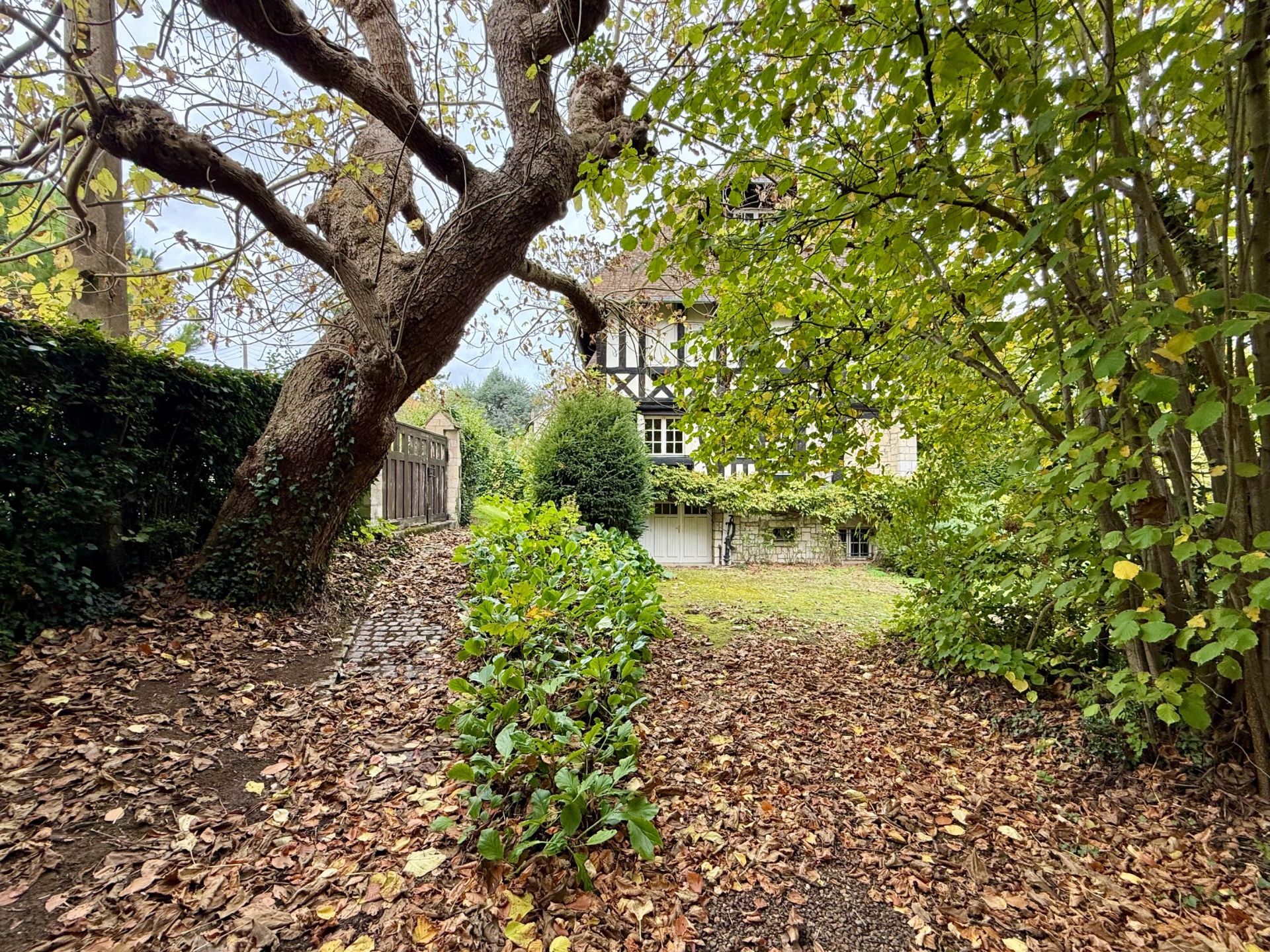 Norman house 9 Rooms for sale on MONT ST AIGNAN (76130)