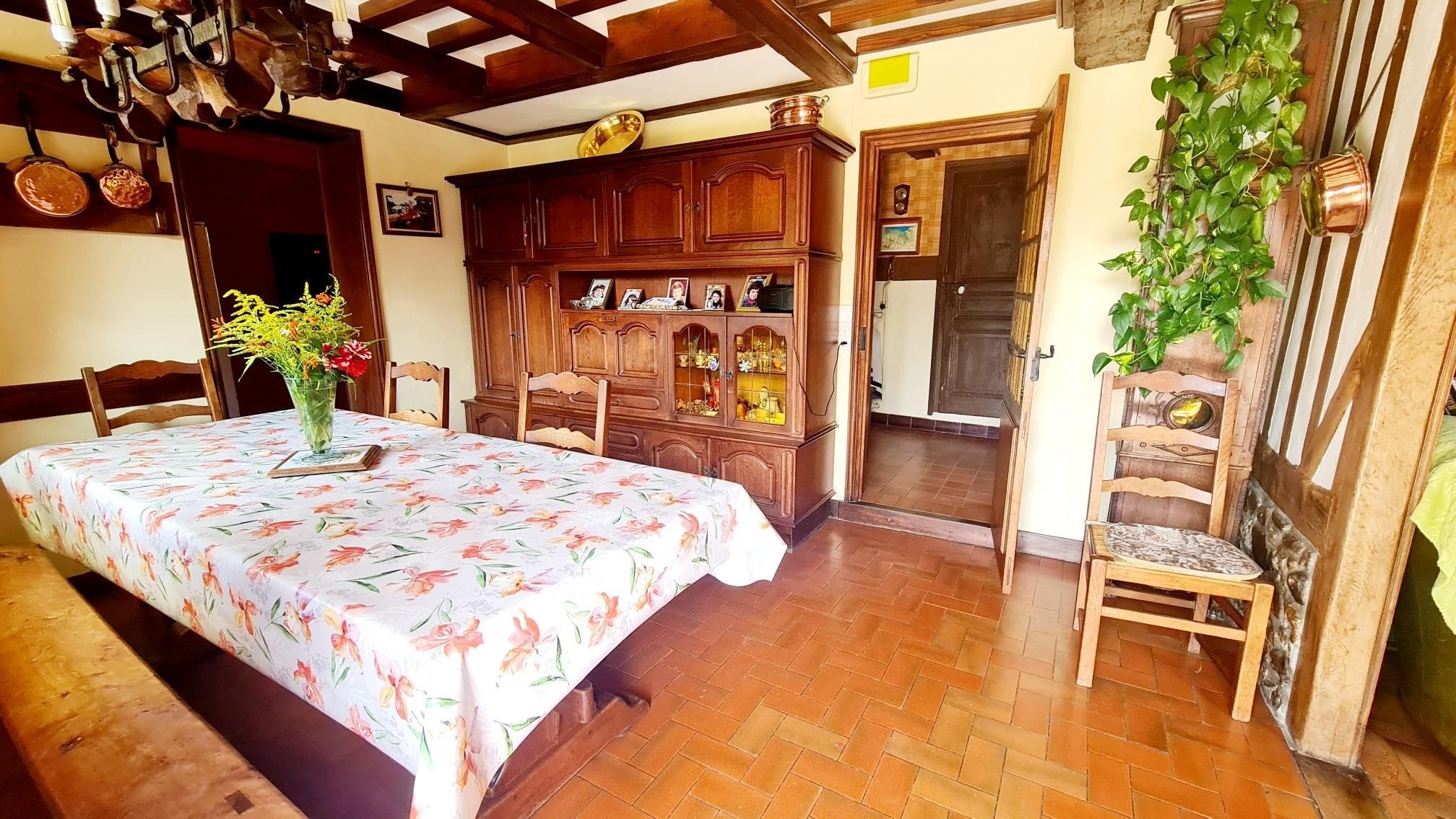 house 6 Rooms for sale on PONT L EVEQUE (14130)