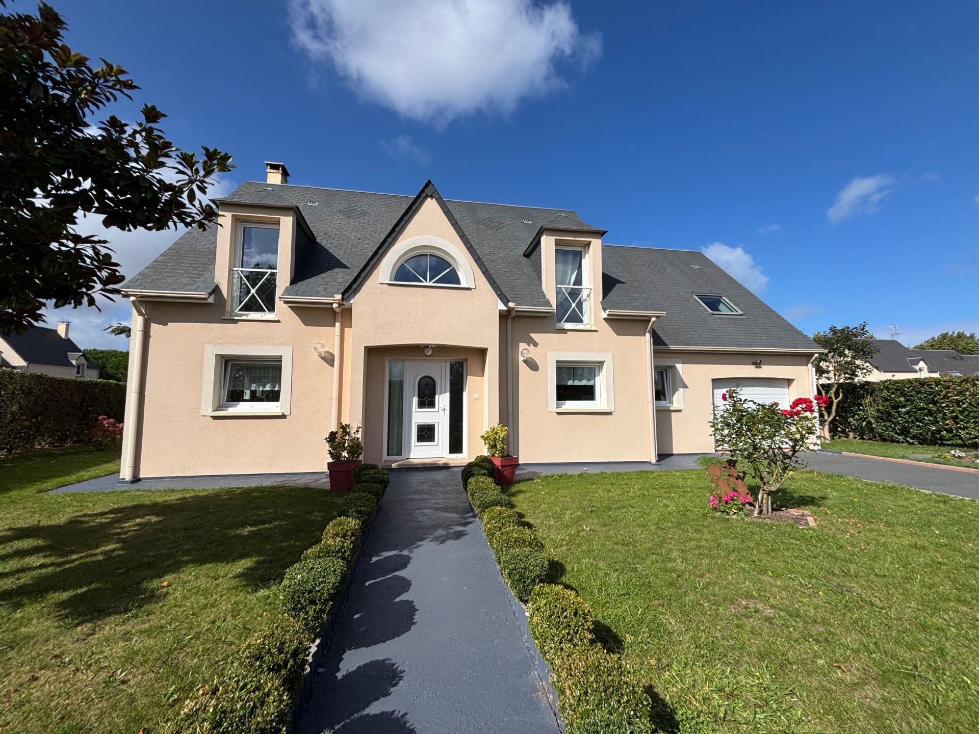 house 8 Rooms for sale on BERNIERES SUR MER (14990)