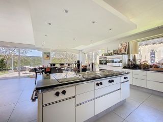 house 10 Rooms for sale on BAYEUX (14400)