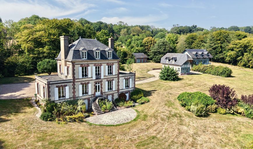 house 9 Rooms for sale on TROUVILLE SUR MER (14360)