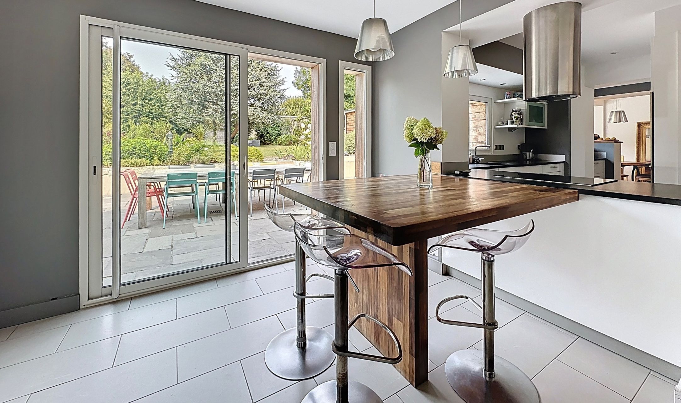 house 8 Rooms for sale on BAYEUX (14400)