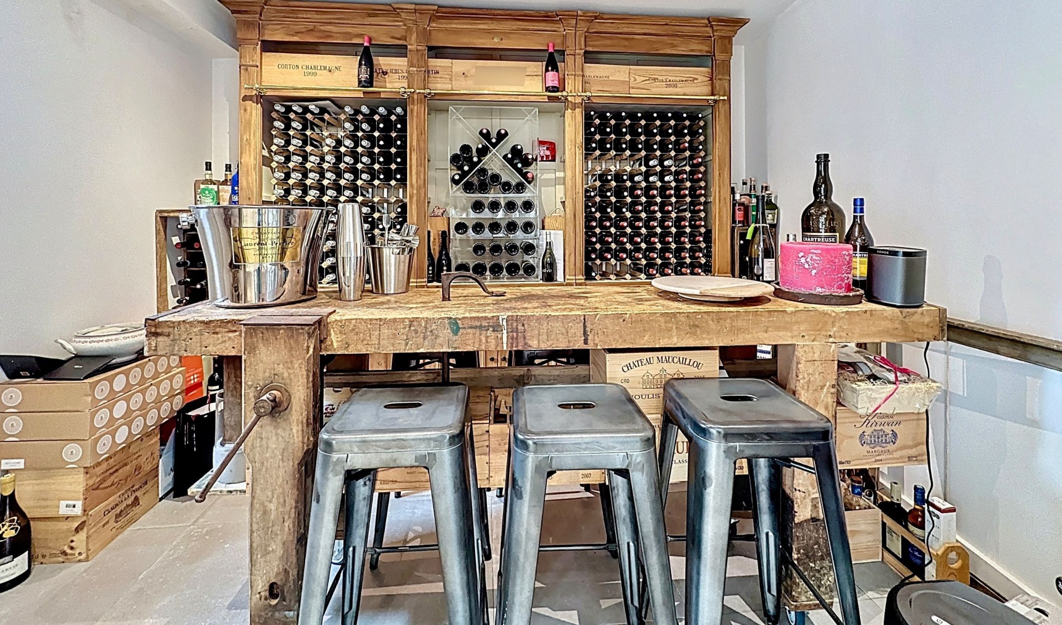 house 8 Rooms for sale on BAYEUX (14400)