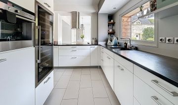 house 8 Rooms for sale on BAYEUX (14400)