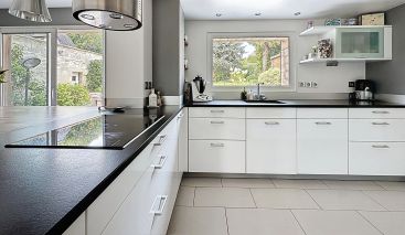 house 8 Rooms for sale on BAYEUX (14400)