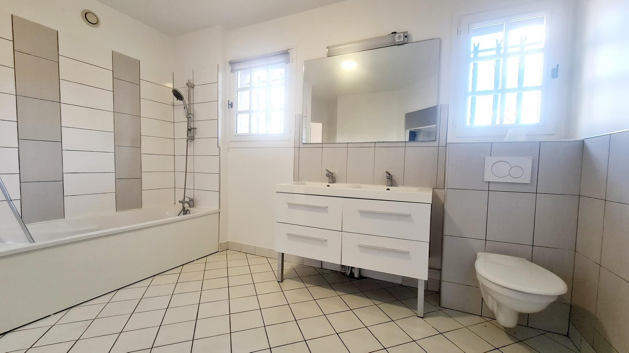 apartment 5 Rooms for sale on PONT L EVEQUE (14130)