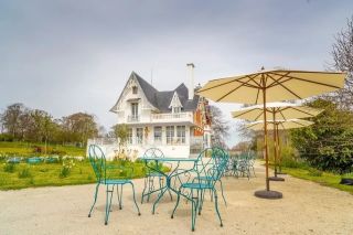 villa 10 Rooms for sale on GRANVILLE (50400)