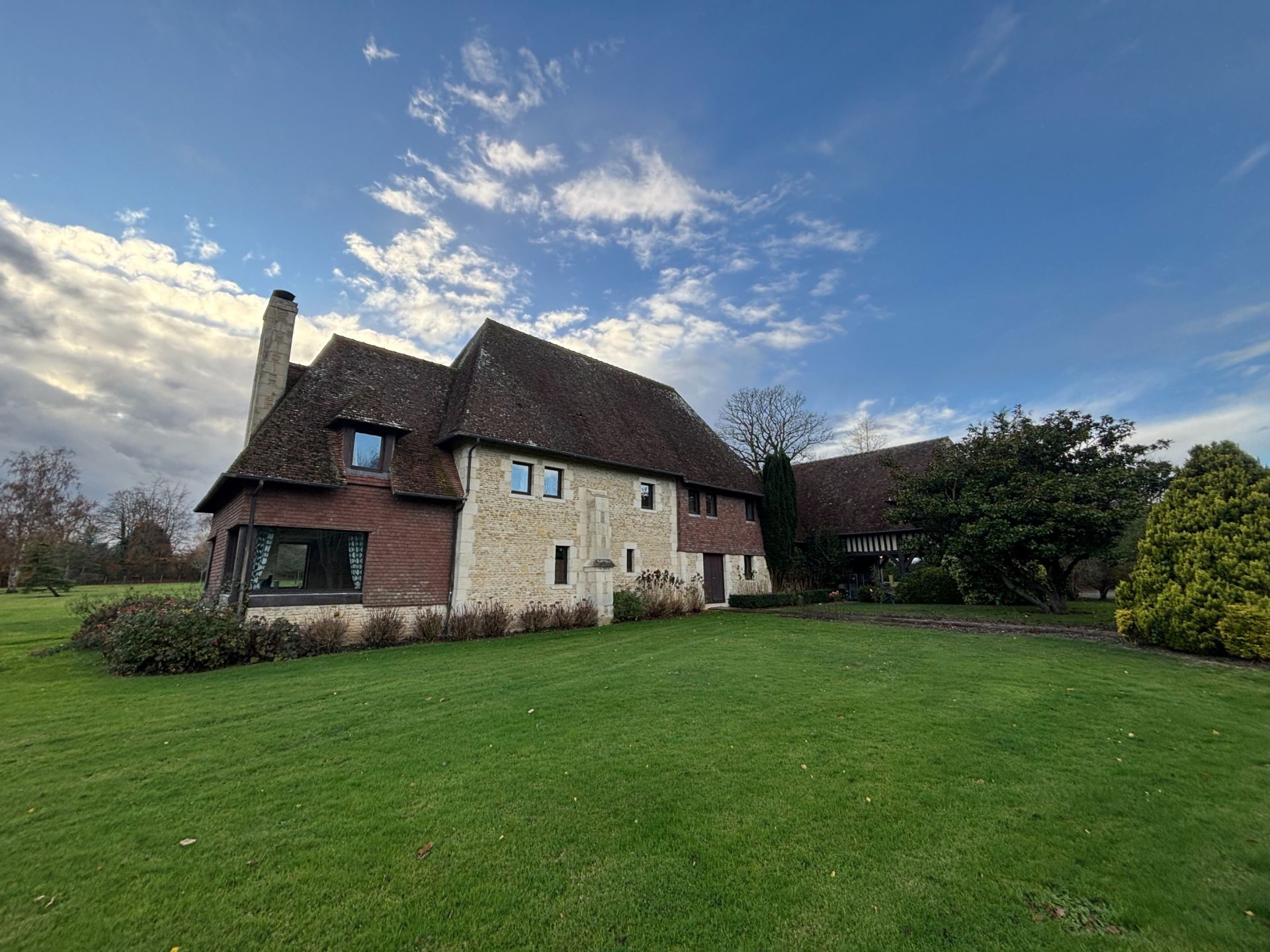 house 13 Rooms for sale on ST ARNOULT (14800)