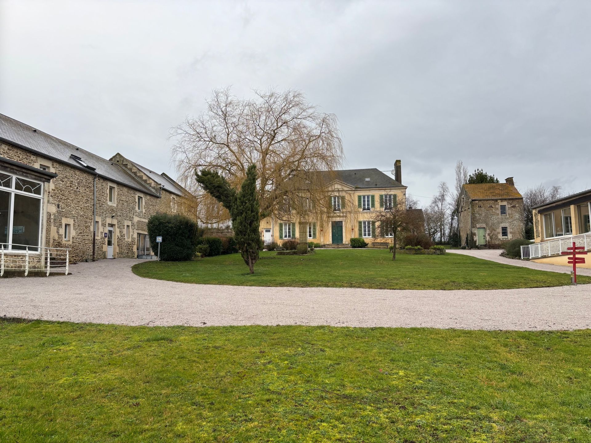house 18 Rooms for sale on CAEN (14000)