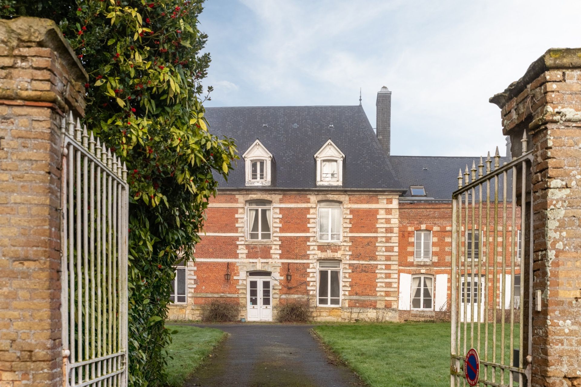 house 13 Rooms for sale on CRIQUETOT L ESNEVAL (76280)