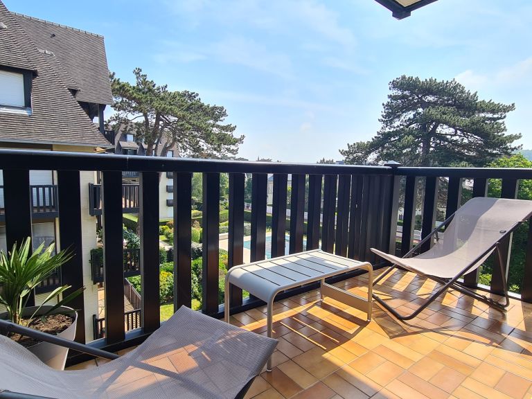 apartment 1 room for sale on DEAUVILLE (14800)