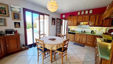 house 8 Rooms for sale on PONT L EVEQUE (14130)