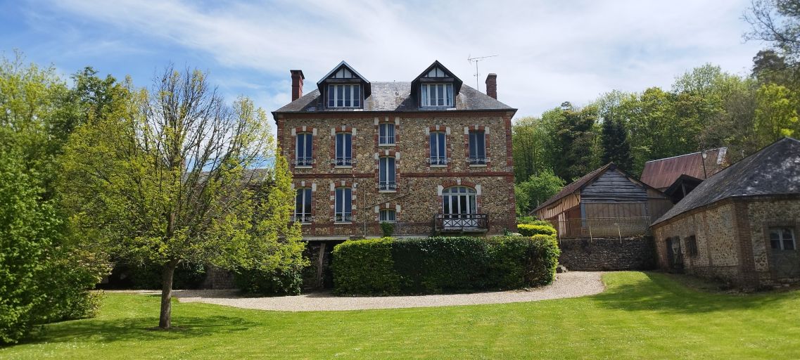 mansion 10 Rooms for sale on BERNAY (27300)