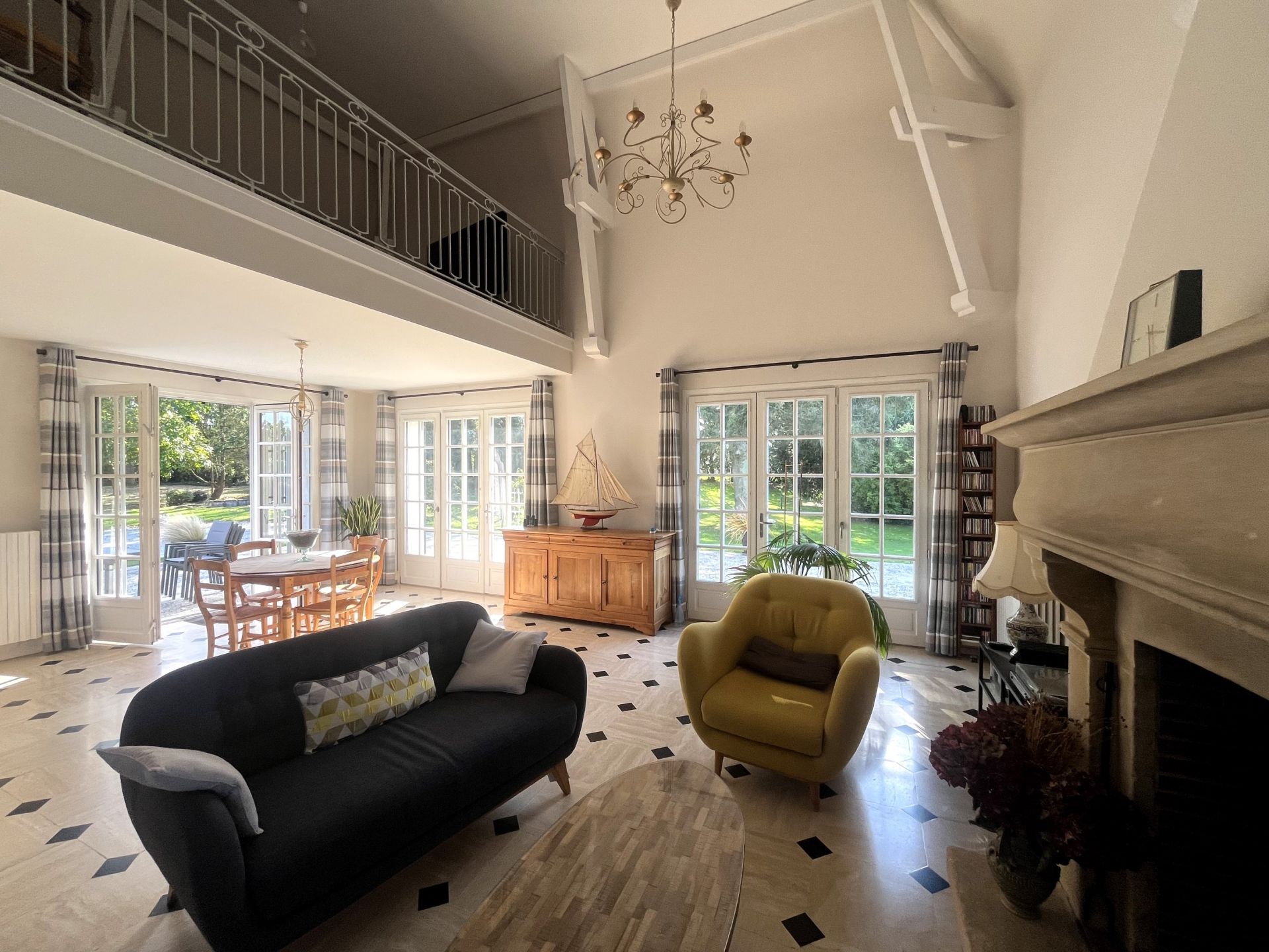 house 9 Rooms for sale on BAYEUX (14400)