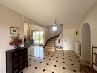 house 9 Rooms for sale on BAYEUX (14400)