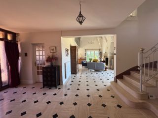 house 9 Rooms for sale on BAYEUX (14400)