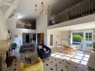 house 9 Rooms for sale on BAYEUX (14400)