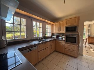 house 9 Rooms for sale on BAYEUX (14400)