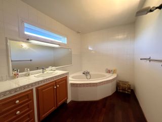 house 9 Rooms for sale on BAYEUX (14400)