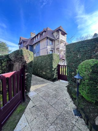 apartment 3 Rooms for seasonal rent on DEAUVILLE (14800)