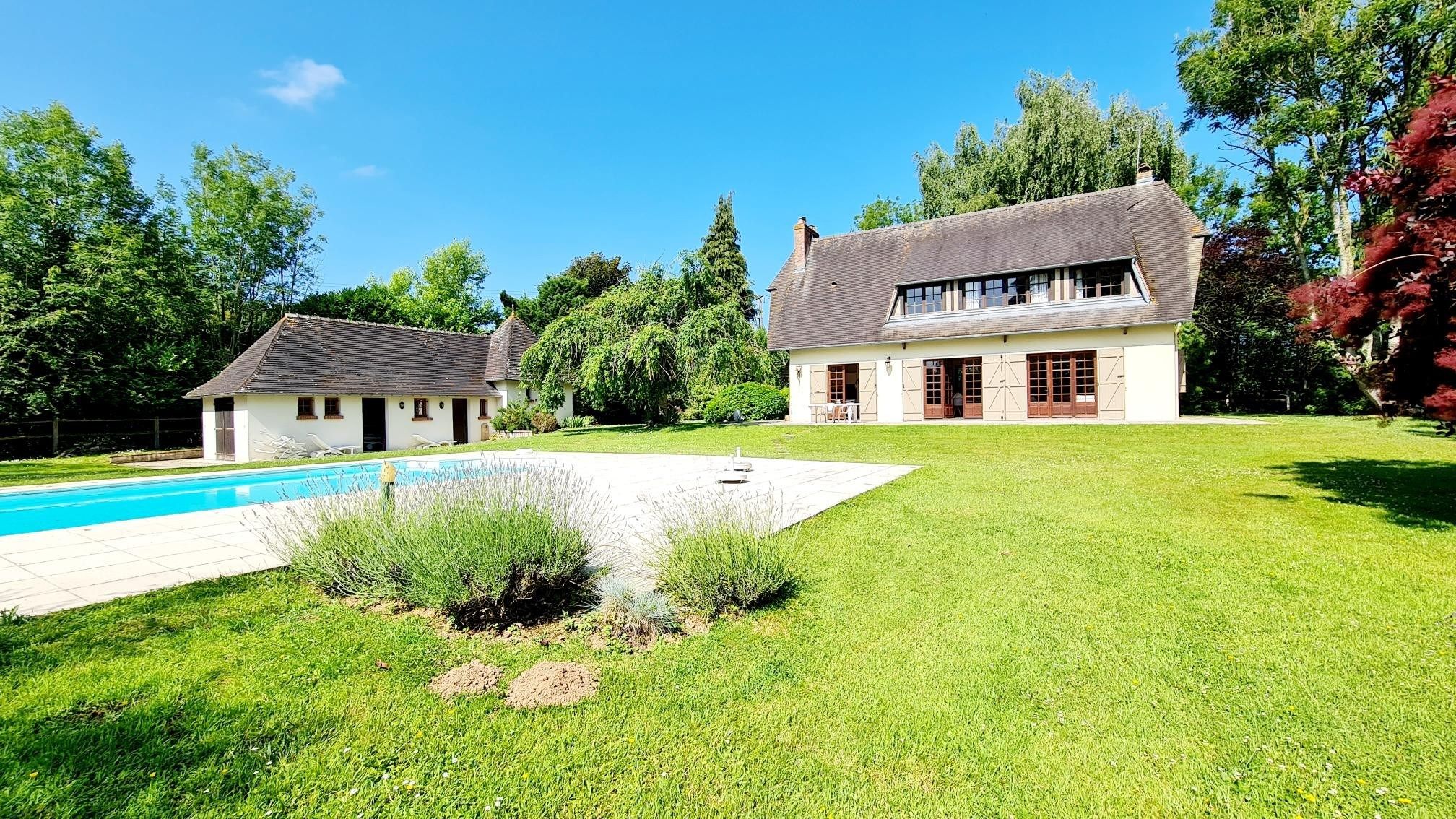 house 6 Rooms for sale on PONT L EVEQUE (14130)