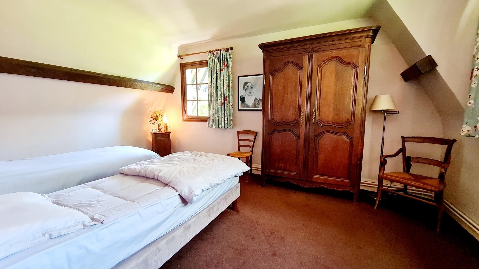 house 6 Rooms for sale on PONT L EVEQUE (14130)