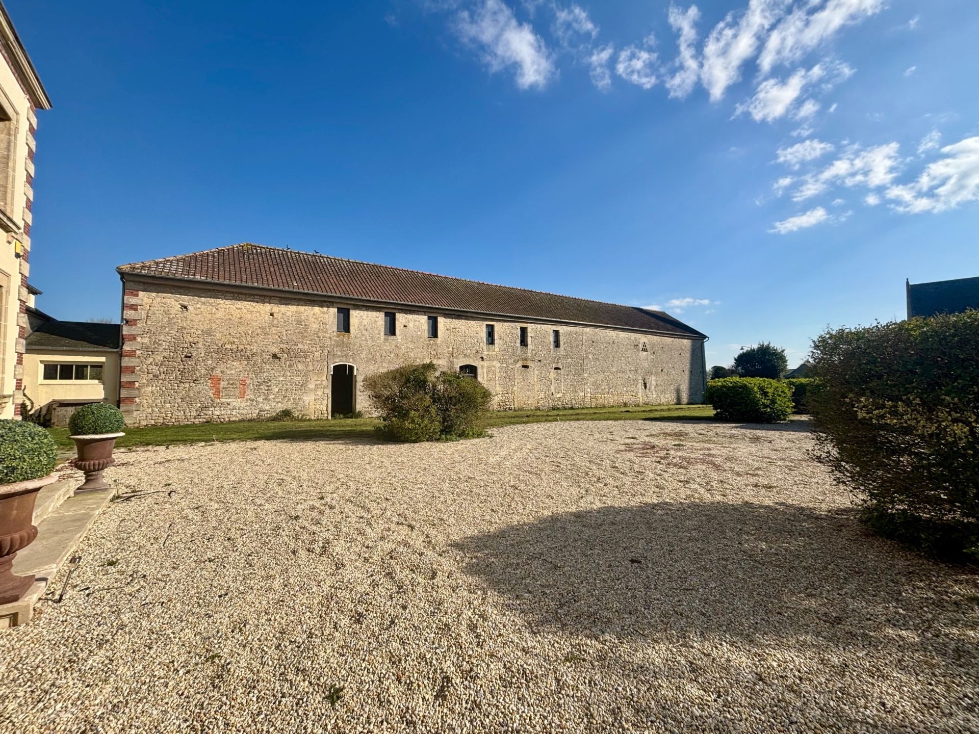 maison 12 Pièces en vente sur VIERVILLE SUR MER (14710)