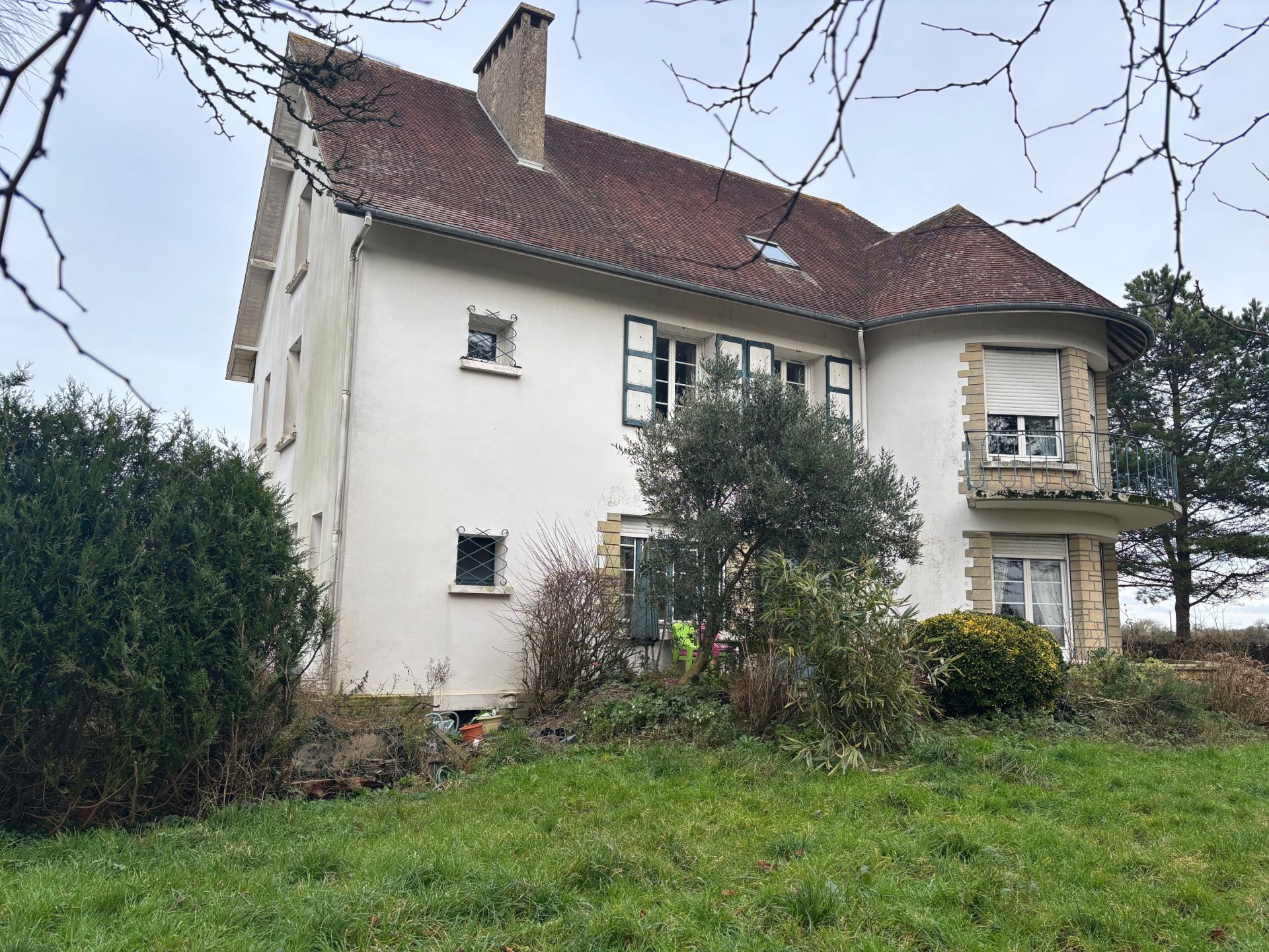 house 10 Rooms for sale on VIERVILLE SUR MER (14710)