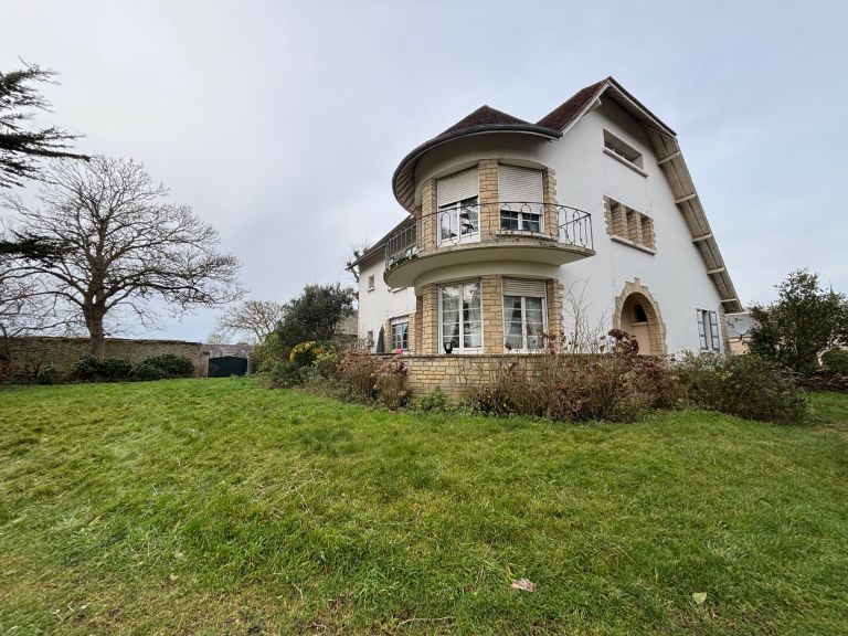 maison 10 Pièces en vente sur VIERVILLE SUR MER (14710)
