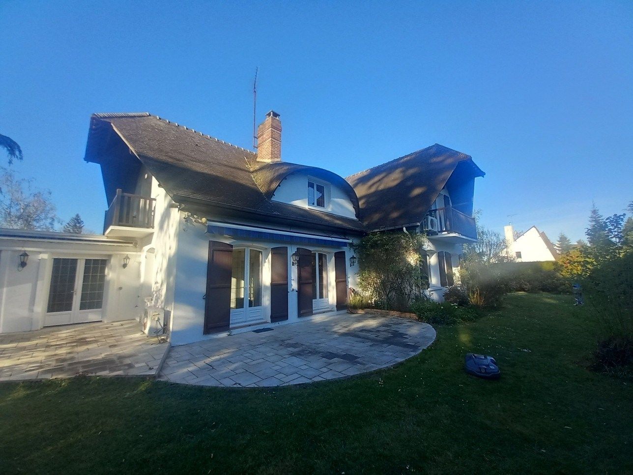 mansion 9 Rooms for sale on ST ETIENNE DU ROUVRAY (76800)