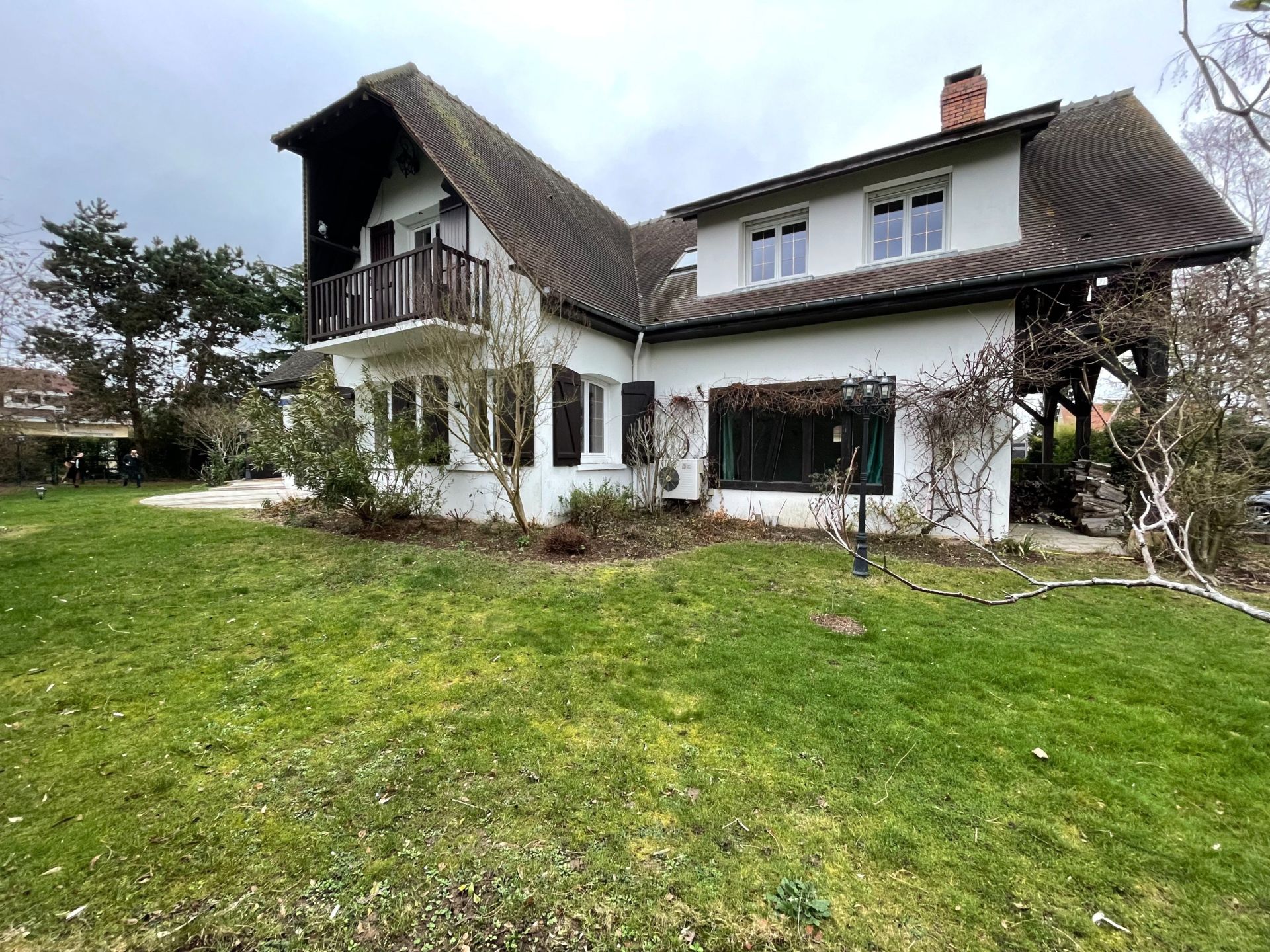 mansion 9 Rooms for sale on ST ETIENNE DU ROUVRAY (76800)
