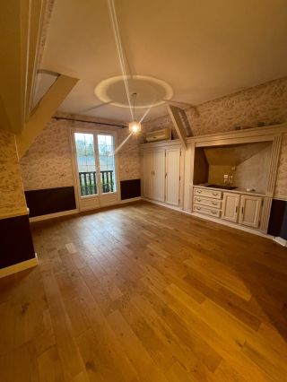 mansion 9 Rooms for sale on ST ETIENNE DU ROUVRAY (76800)