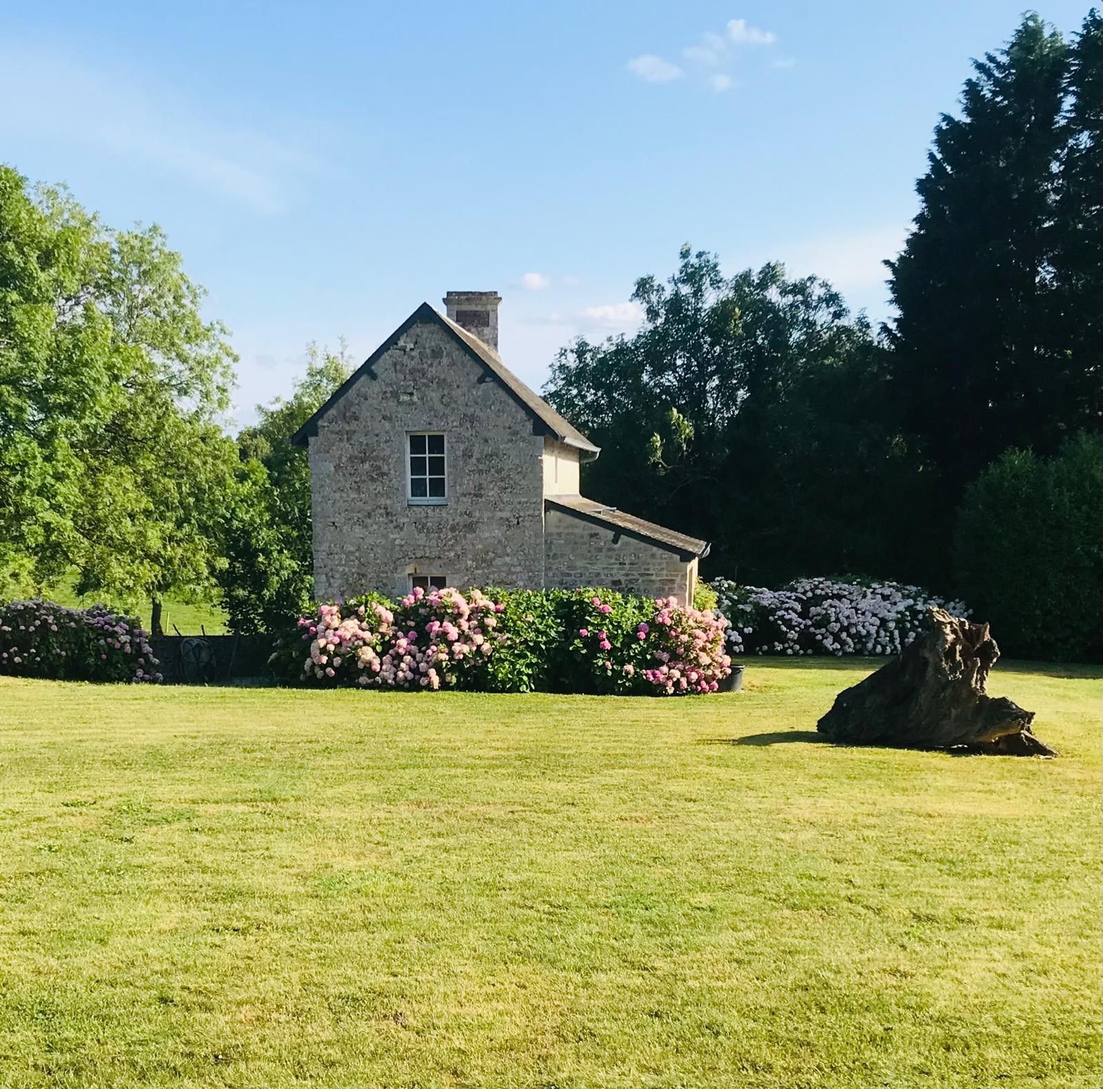 house 14 Rooms for sale on VIERVILLE SUR MER (14710)