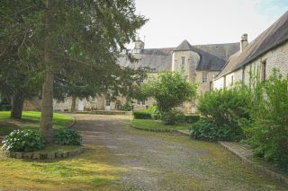 house 9 Rooms for sale on BAYEUX (14400)
