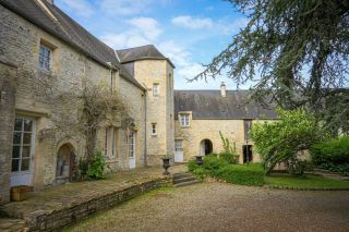 house 9 Rooms for sale on BAYEUX (14400)