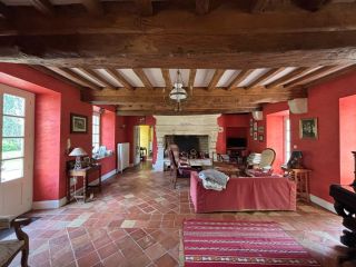 house 9 Rooms for sale on BAYEUX (14400)