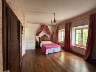 house 9 Rooms for sale on BAYEUX (14400)