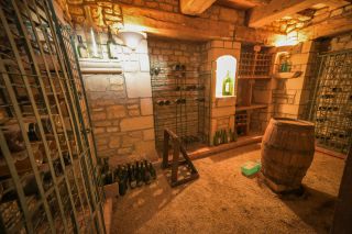 house 9 Rooms for sale on BAYEUX (14400)