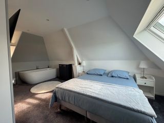 house 8 Rooms for sale on ASNELLES (14960)
