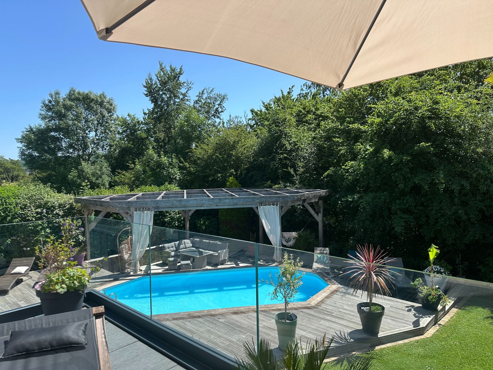 contemporary house 10 Rooms for sale on MALAUNAY (76770)