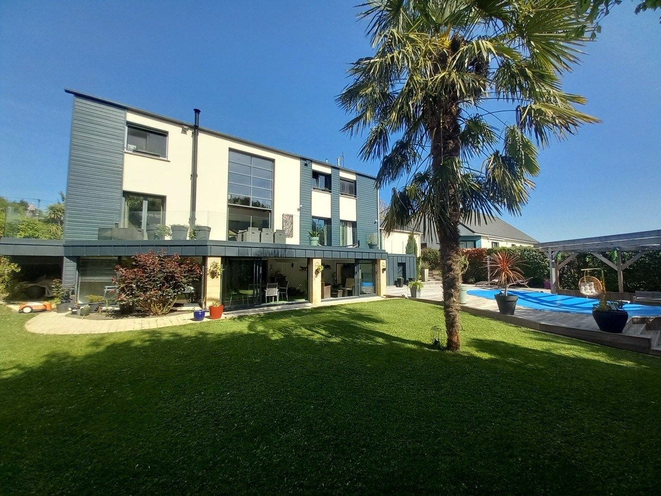 contemporary house 10 Rooms for sale on MALAUNAY (76770)