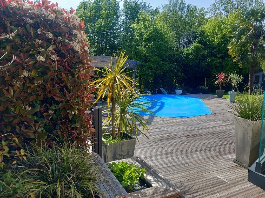 contemporary house 10 Rooms for sale on MALAUNAY (76770)
