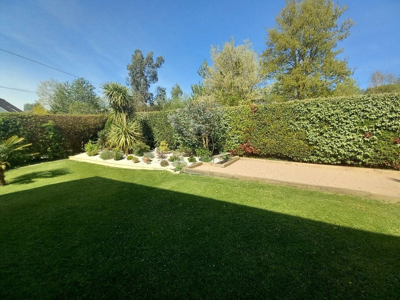 contemporary house 10 Rooms for sale on MALAUNAY (76770)