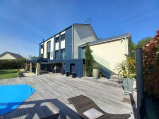 contemporary house 10 Rooms for sale on MALAUNAY (76770)