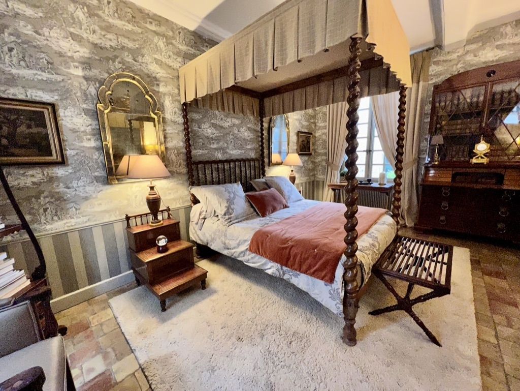 house 7 Rooms for seasonal rent on HONFLEUR (14600)