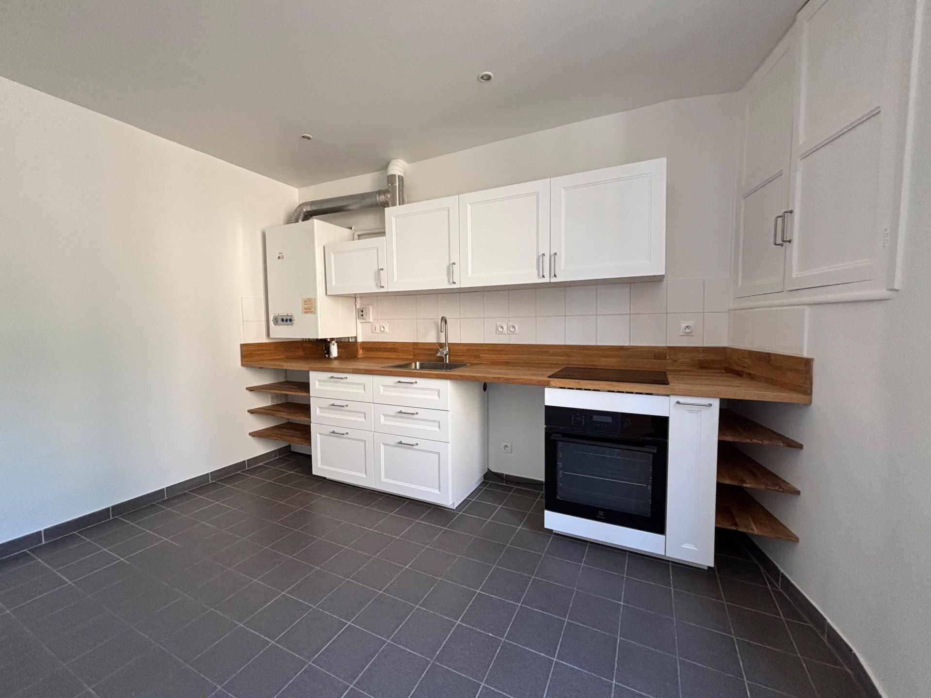 house 4 Rooms for sale on BAYEUX (14400)