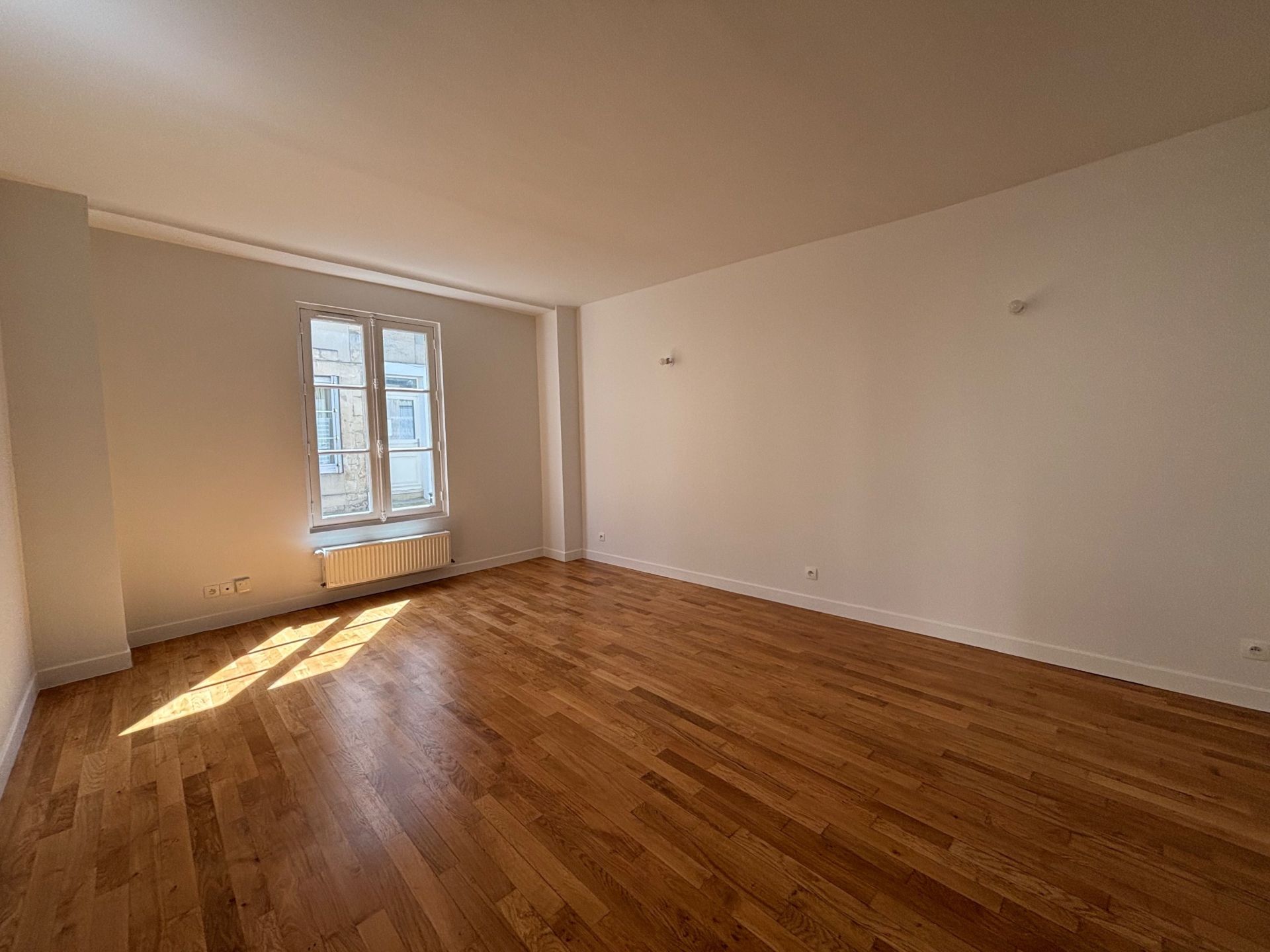 house 4 Rooms for sale on BAYEUX (14400)