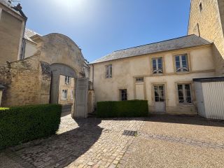 house 4 Rooms for sale on BAYEUX (14400)